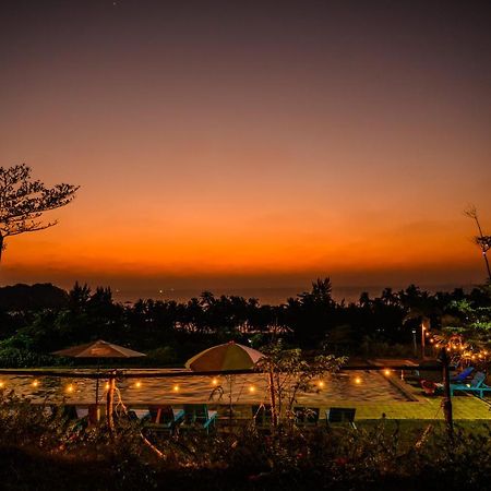 Lover View Pool Bar & Bungalows Ngwesaung Bagian luar foto