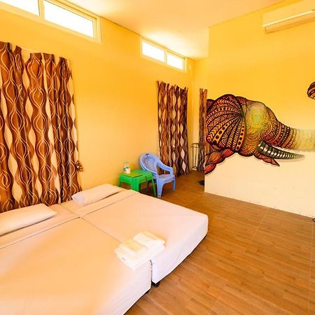 Lover View Pool Bar & Bungalows Ngwesaung Bagian luar foto