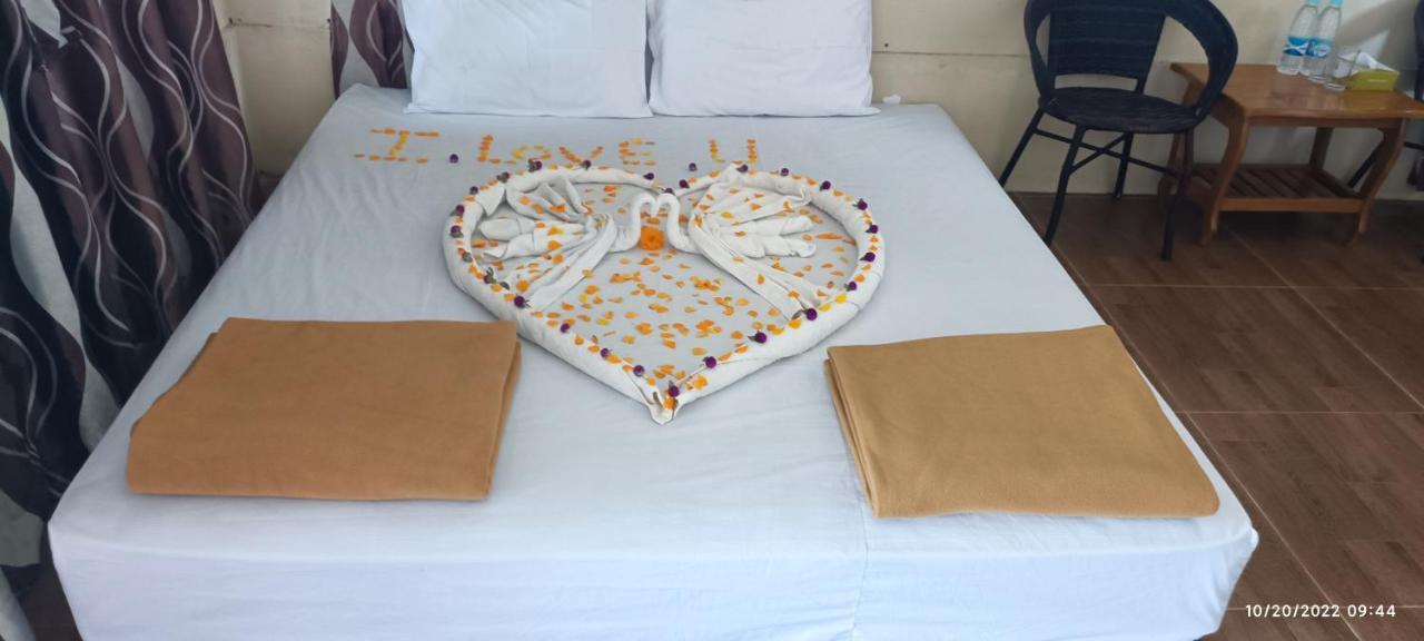 Lover View Pool Bar & Bungalows Ngwesaung Bagian luar foto