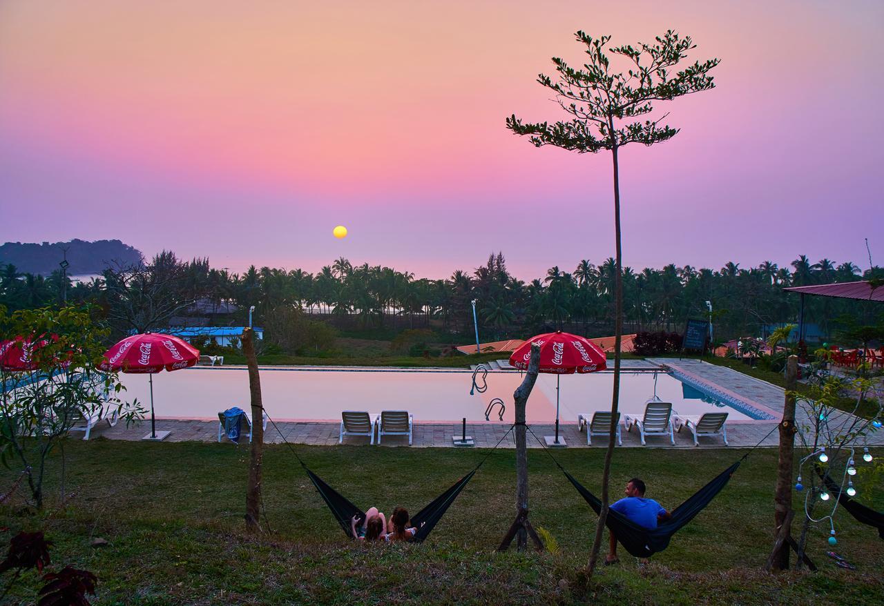 Lover View Pool Bar & Bungalows Ngwesaung Bagian luar foto