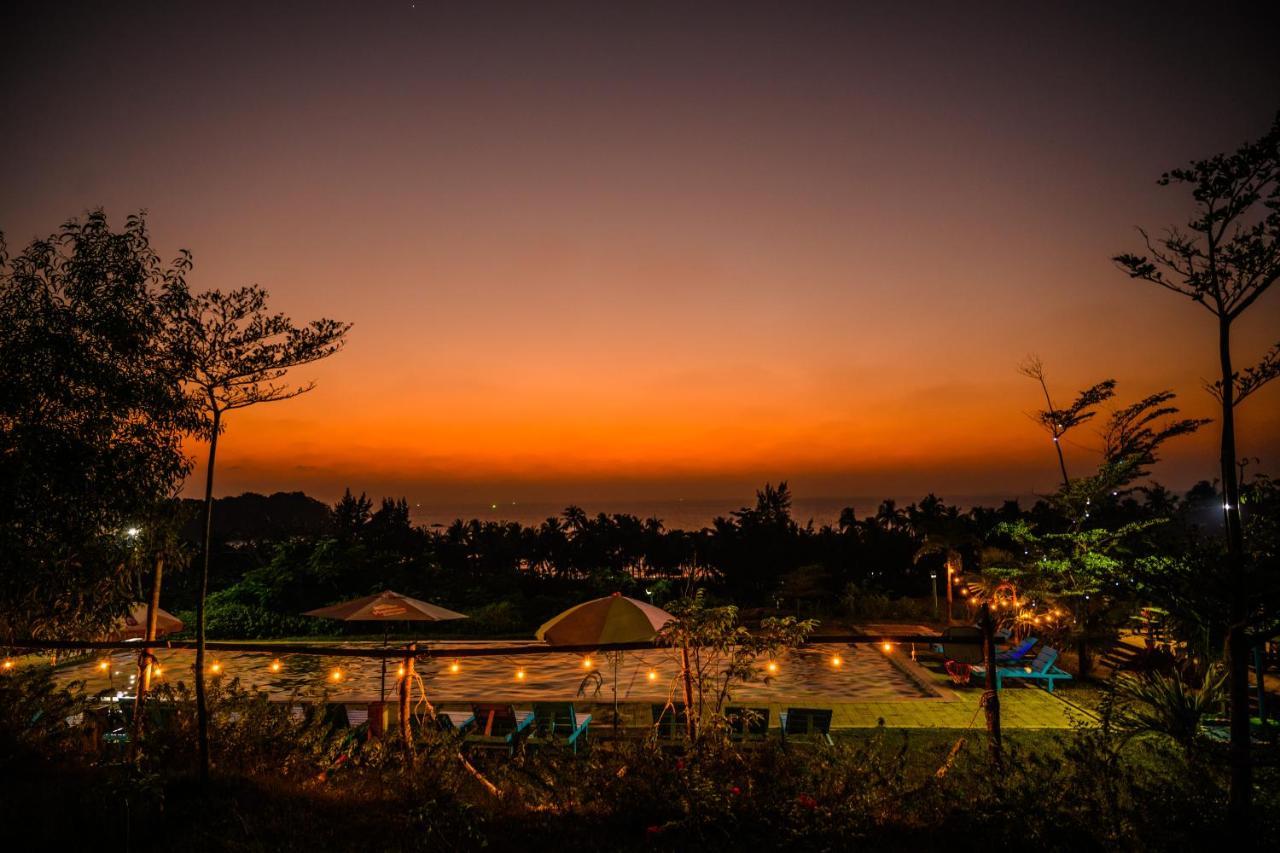 Lover View Pool Bar & Bungalows Ngwesaung Bagian luar foto