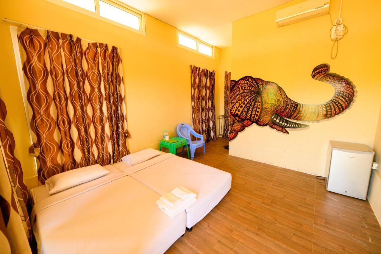Lover View Pool Bar & Bungalows Ngwesaung Bagian luar foto