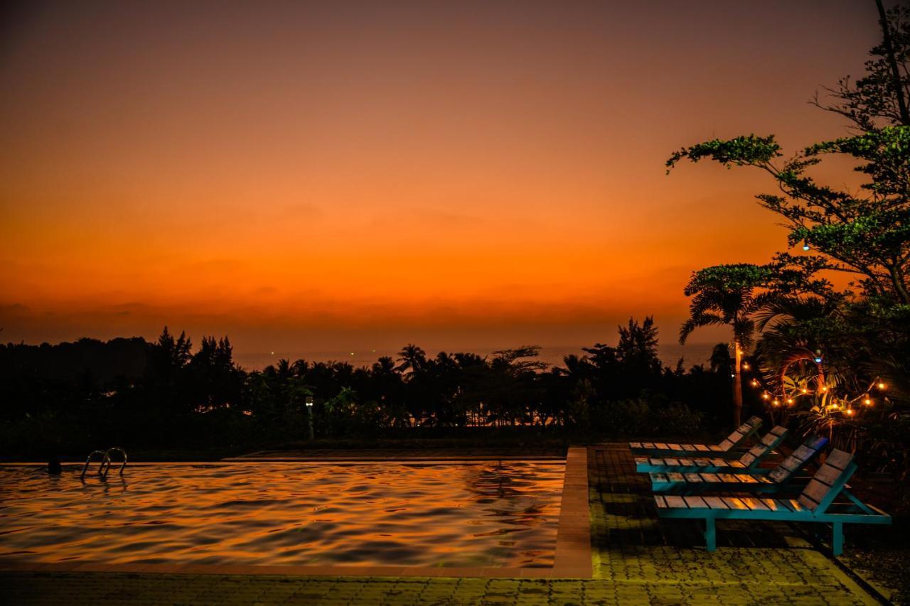 Lover View Pool Bar & Bungalows Ngwesaung Bagian luar foto